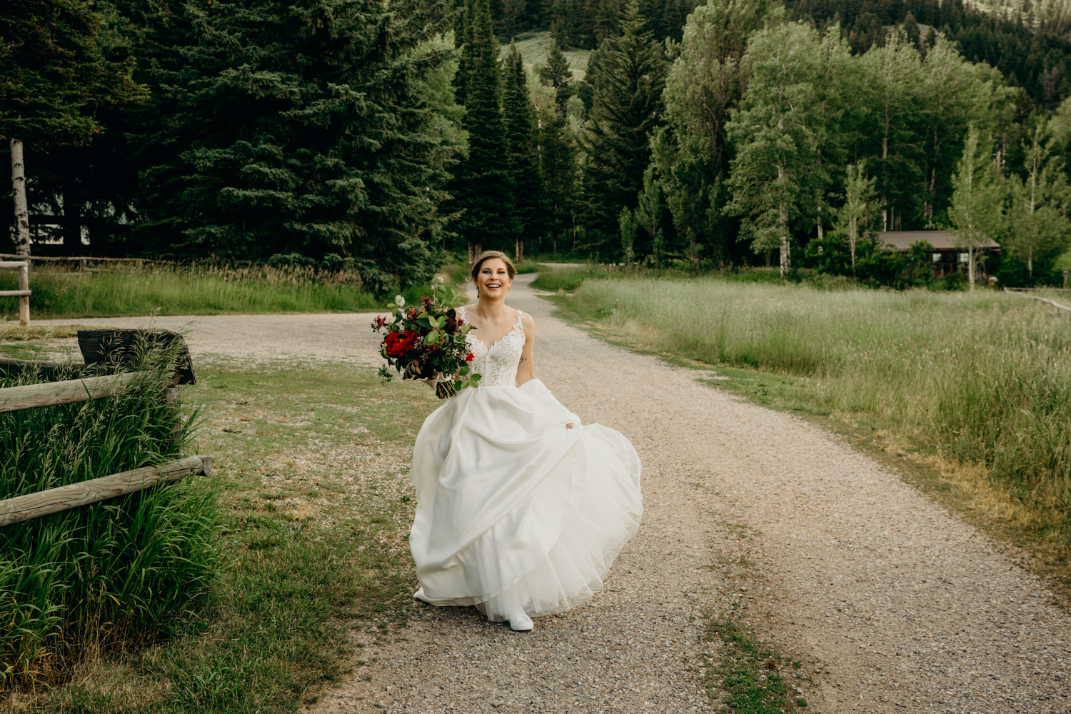 Summer Elopement at The Wedding Tree | Halley & Chris - Erin Wheat Co.